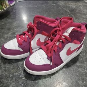 Jordan's pink n purple 💜 💟